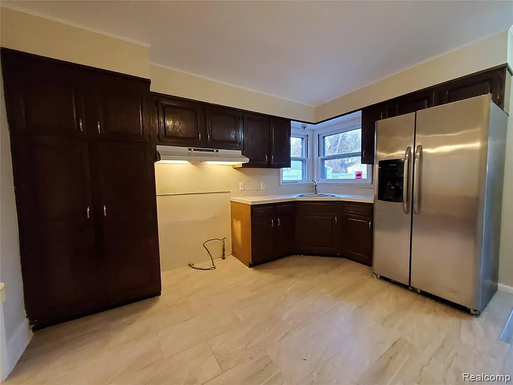 3 bed, 1.5 bath, 1050 sqft, $1,774 — Photo 4