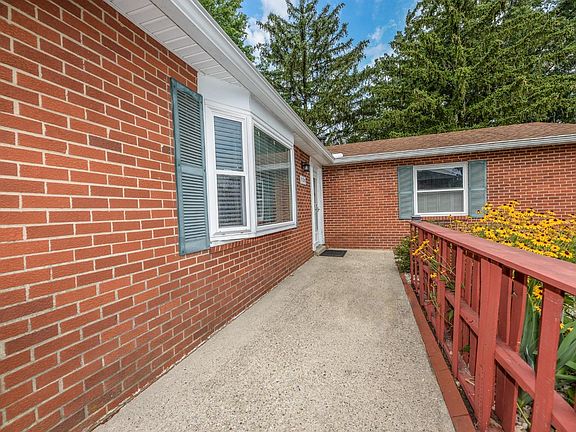 4th image of 1301 Carolann Ln