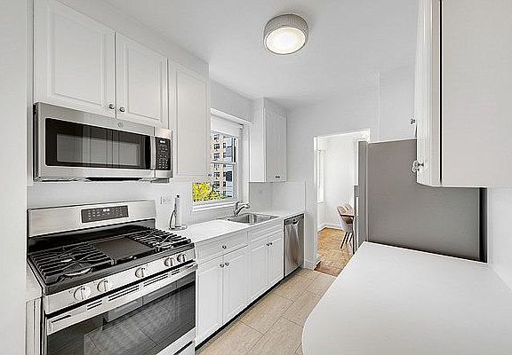 3rd image of 215 E 68th St APT 32A