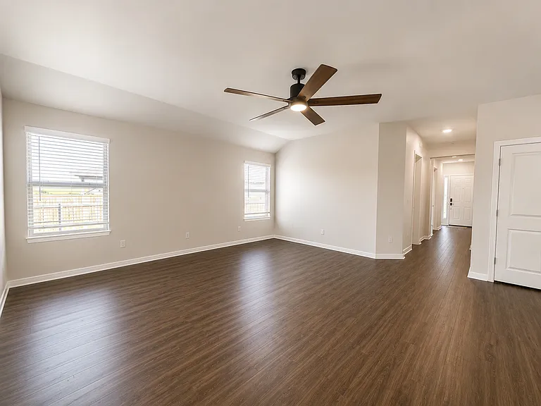 621 Xanadu Dr — Photo 3