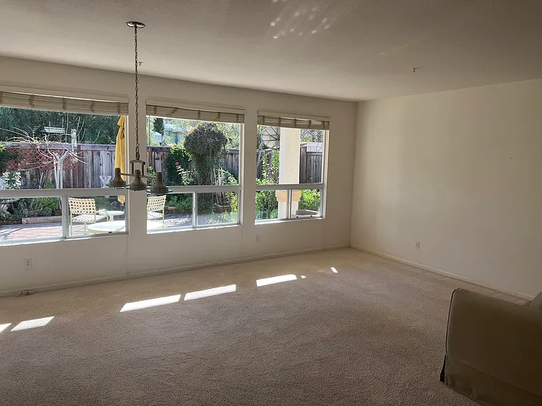 131 Clover Springs Dr — Photo 3