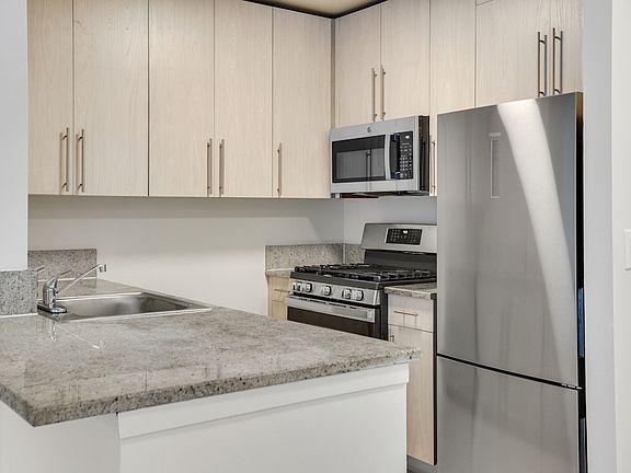3rd image of 400 W 55th St APT 3P