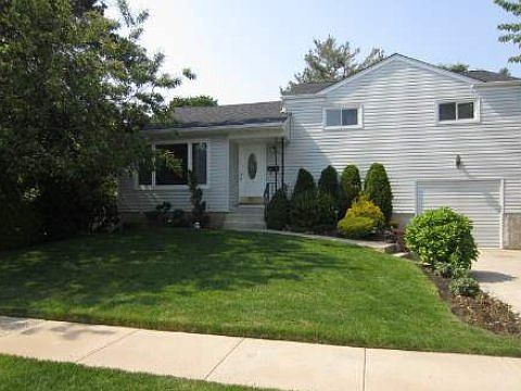 1st image of 557 Syracuse Ave