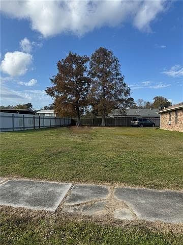 2nd image of 3408 Oak Dr