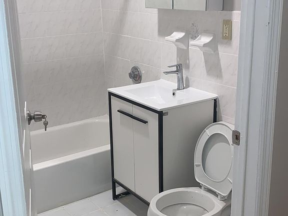 3rd image of 822 E 169th St APT 1