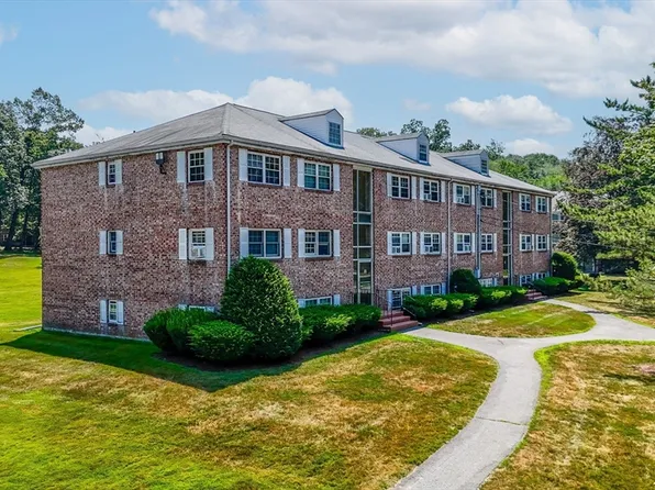 25 Edgelawn Ave APT 10, North Andover, MA 01845