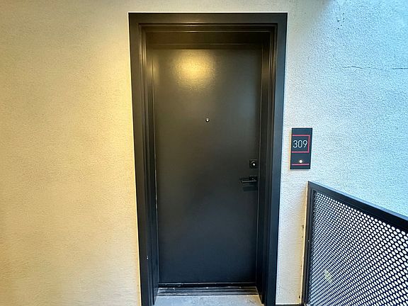 4th image of 3355 Overland Ave #309