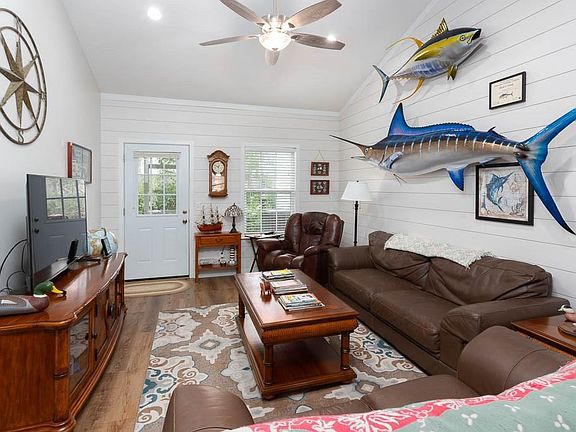 5th image of 326 Moss Creek Ln