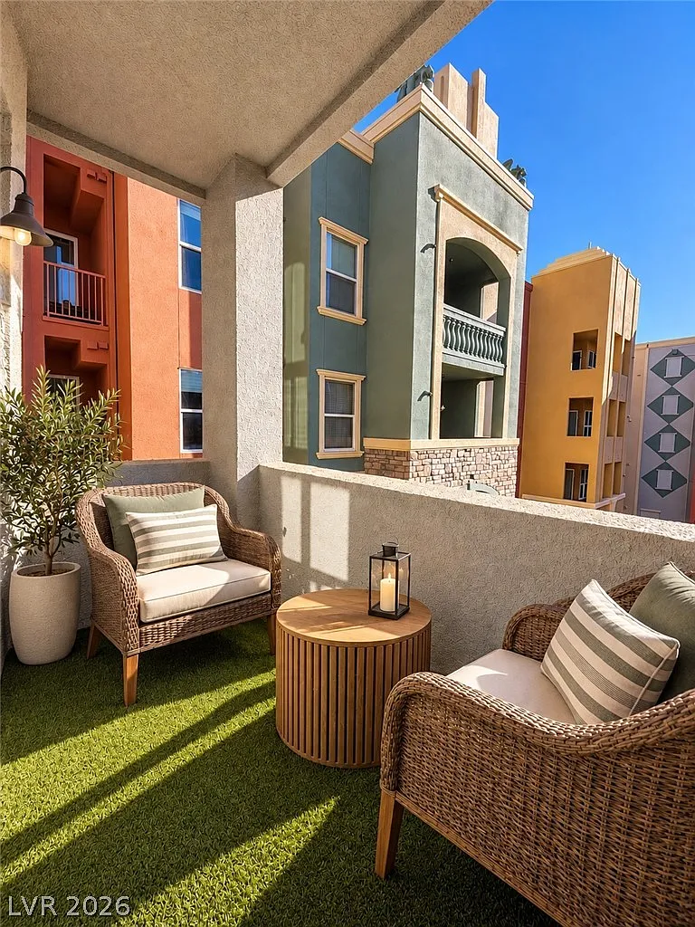 1 bed, 1.0 bath, 817 sqft, $1,895 — Photo 4