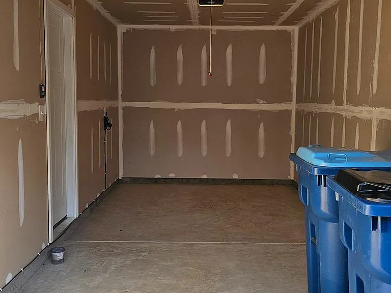 2055 Rivers Dr — Photo 10