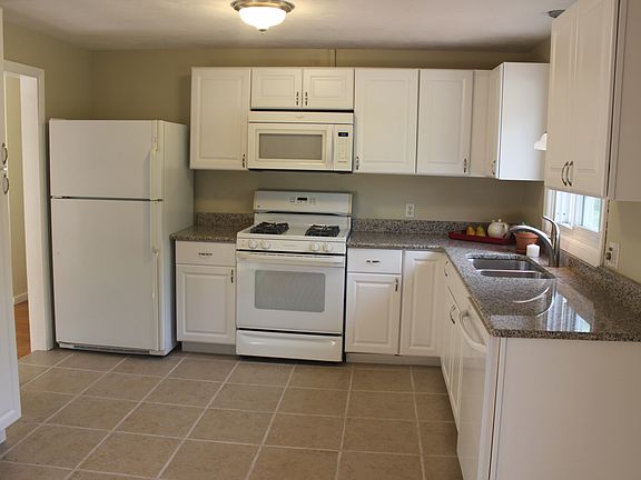 5th image of 40 Glen Dr