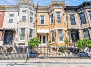 31-82 Crescent St, Astoria, NY 11106