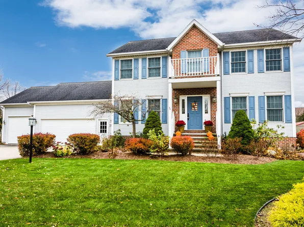 1330 Buckhorn St, Saint Joseph, MI 49085
