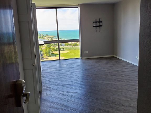 5th image of 1555 N Dearborn Pkwy #23-1C
