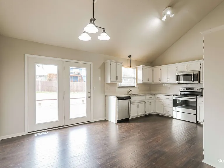 8116 N Spruce Ave — Photo 3