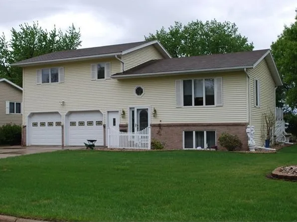 1204 Hickory St, Fairmont, MN 56031