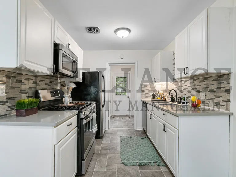 2309 W Graber St — Photo 13