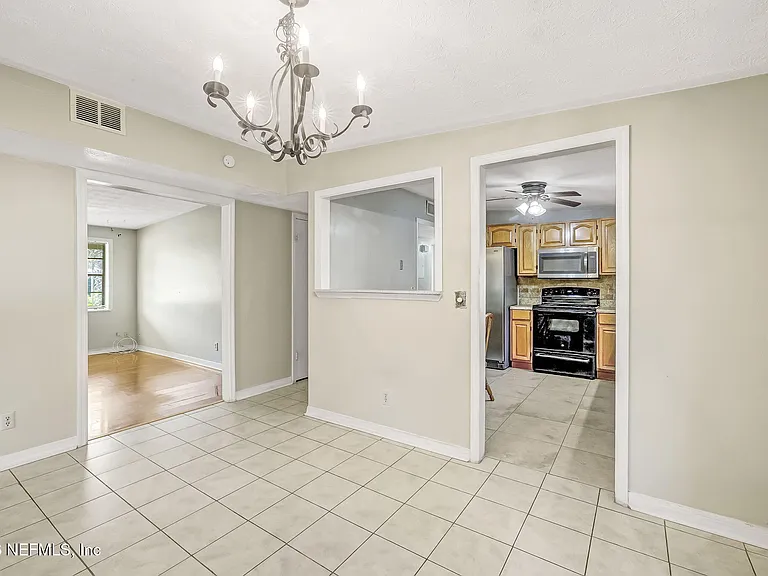 3223 Victoria Park Rd — Photo 14