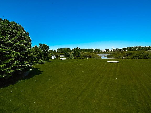 3rd image of 958 W Riverview Dr
