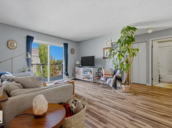 2520 50th St NW #428, Edmonton, AB T6L 7A8