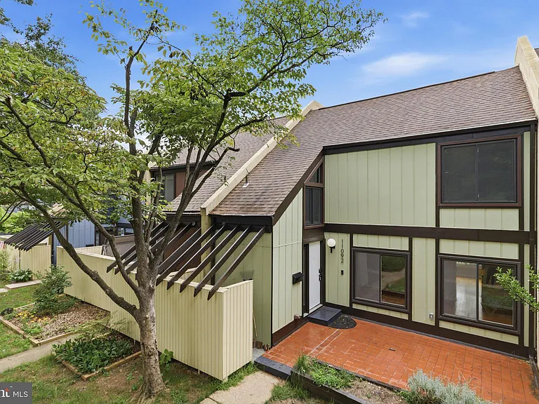 11092 Saffold Way — Photo 3