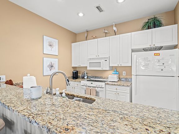 4th image of 141 Twelve Oaks Dr Unit 4
