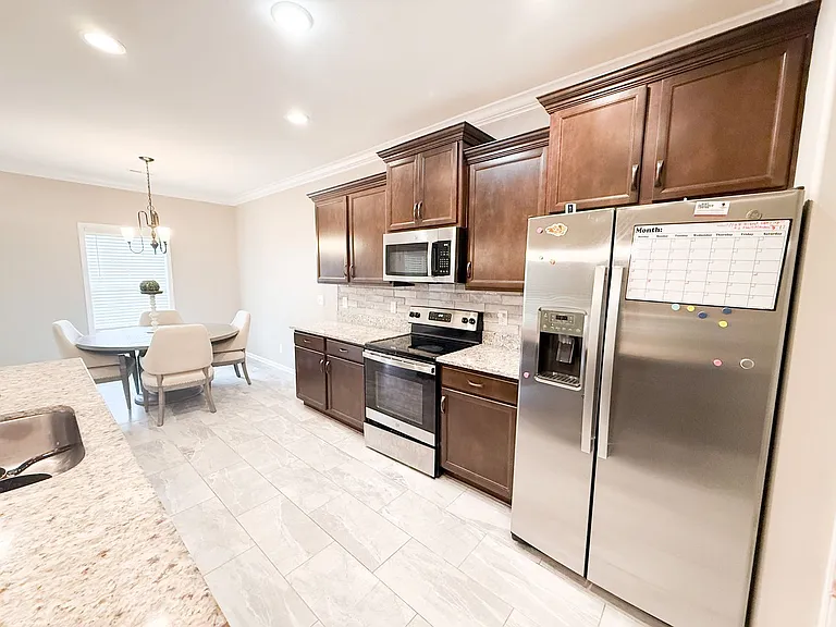 1727 Oak Forest Dr — Photo 5