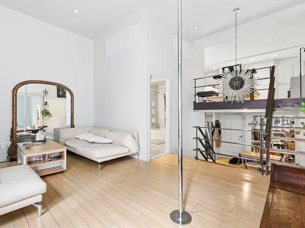 215 East 24th Street 307 image 3 of 7
