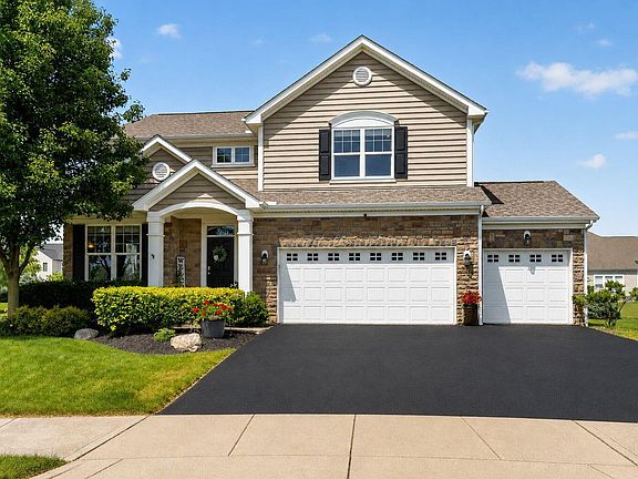 3rd image of 635 Sandhill Ct