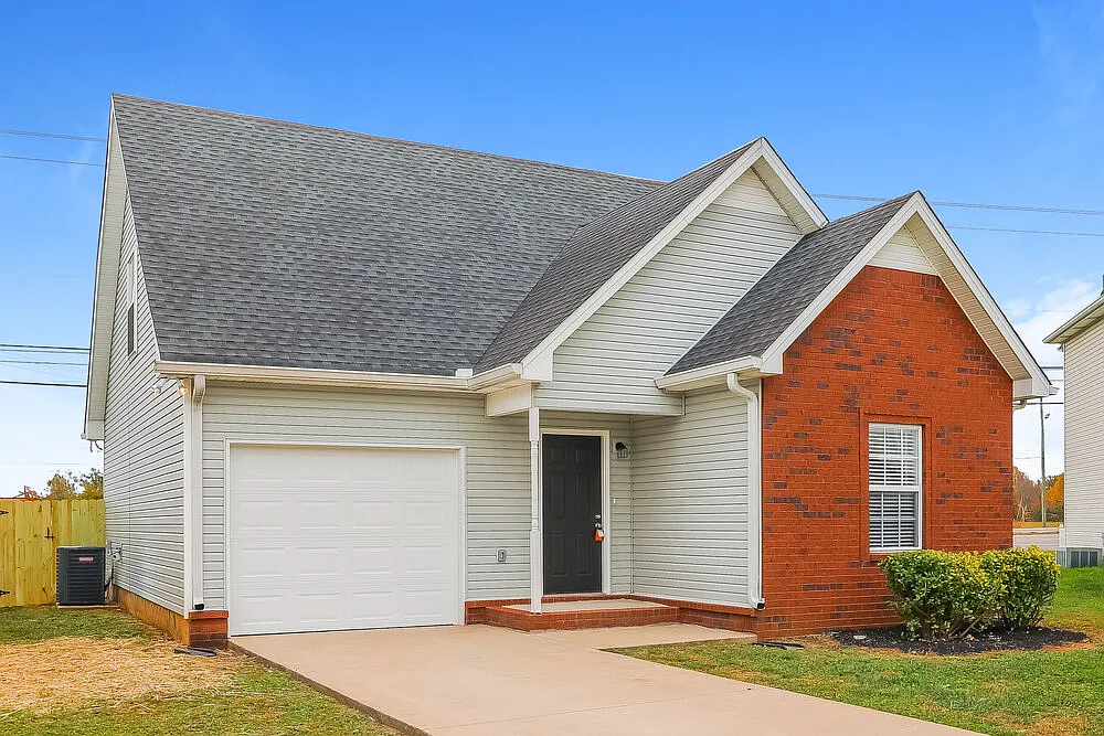 3 bed, 2.0 bath, 1273 sqft, $2,355 — Photo 2