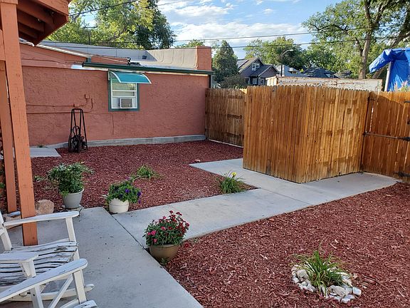 Back courtyard (shared).