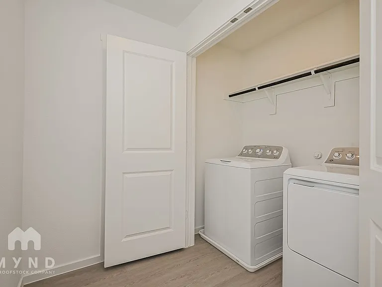 2716 Mistwood Dr — Photo 24