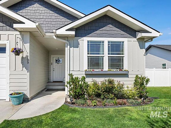 2nd image of 1505 Mountain View Dr