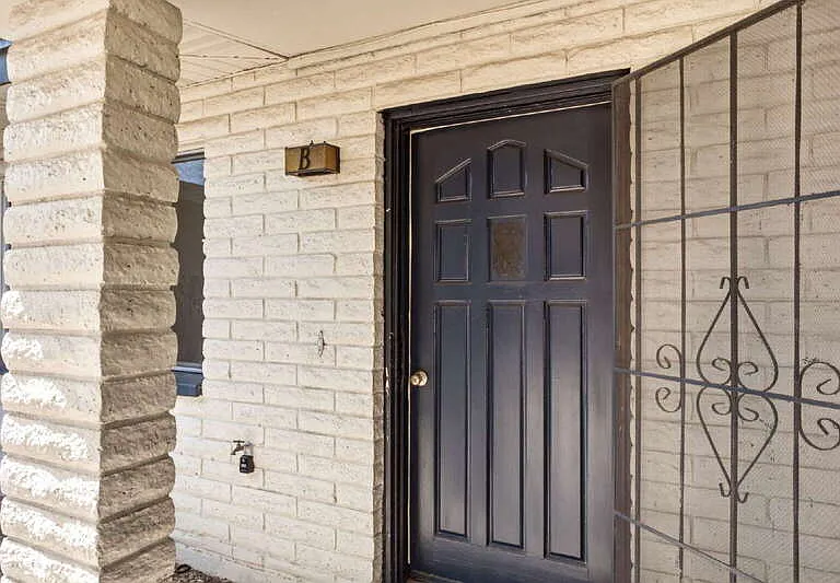 1129 N Wedgewood Cir #B — Photo 3