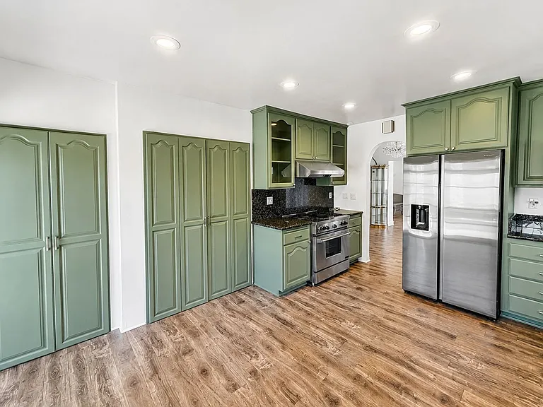 301 N Doheny Dr — Photo 6