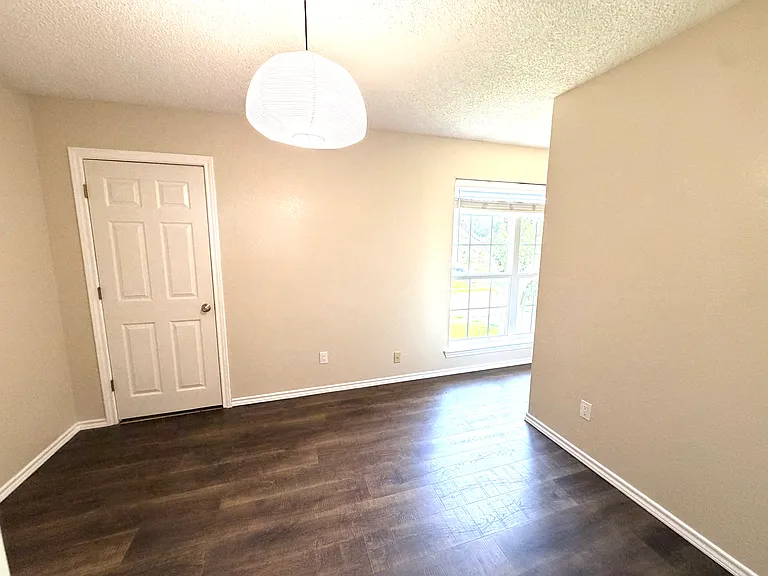 2417 Warwick Ave — Photo 11