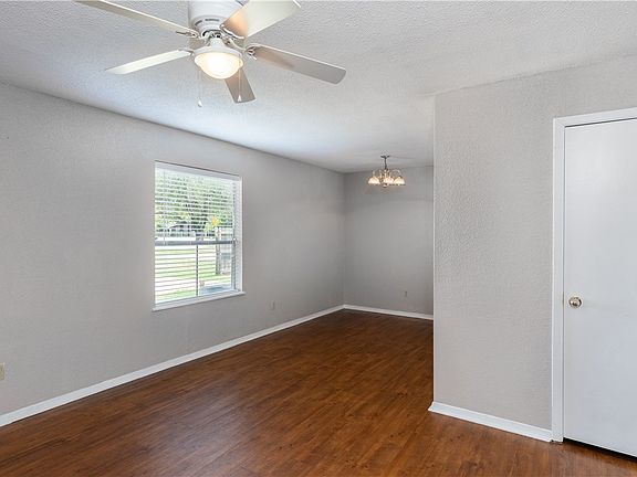 4th image of 1503 Oakdale Cir APT D