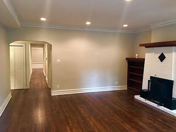 3rd image of 6607 N Greenview Ave #2