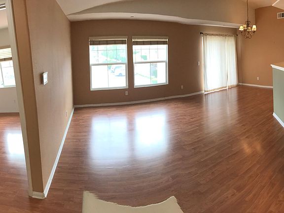 3rd image of 150 Elora Ln