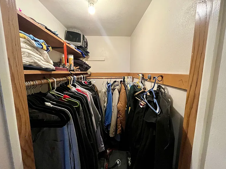 2425 N Oakland Ave — Photo 10