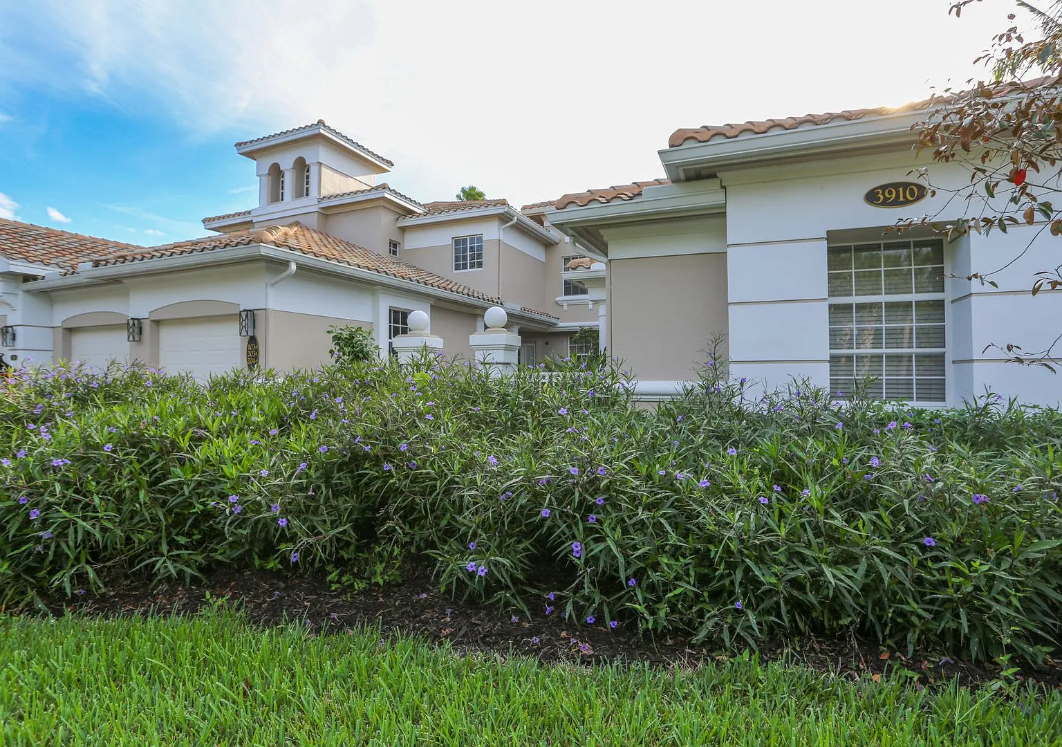 ** Fiddler's Creek 3/2 First Floor Home For Season ** Deer Crossing In Fiddler's Creek Gated ** — Photo 2