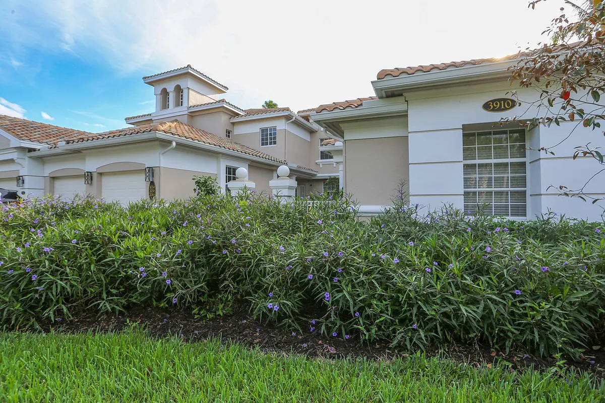 Building Photo - 3930 Deer Crossing Ct #103