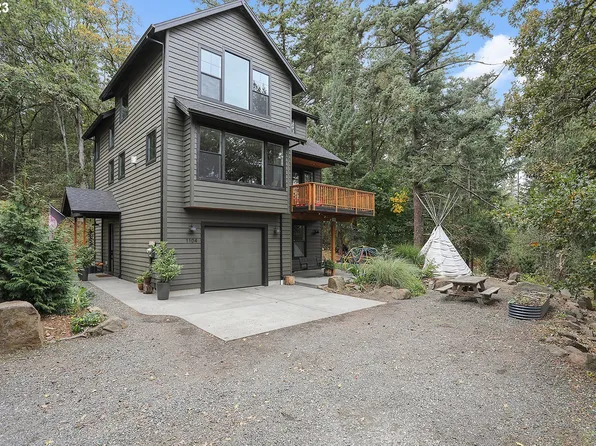 1104 4th Ave, Mosier, OR 97040