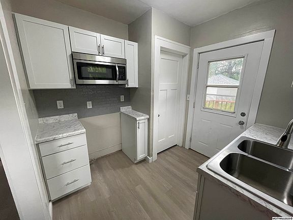 2nd image of 809 N Jackson Ave
