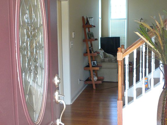 3rd image of 320 Lovorn Cir