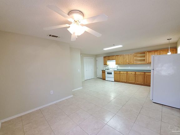 4th image of 319 E Leonard St