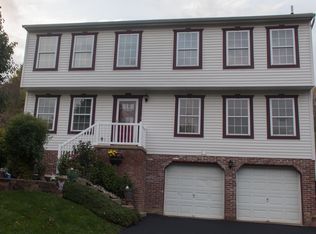 245 Rutherglen Dr, Oakdale, PA 15071