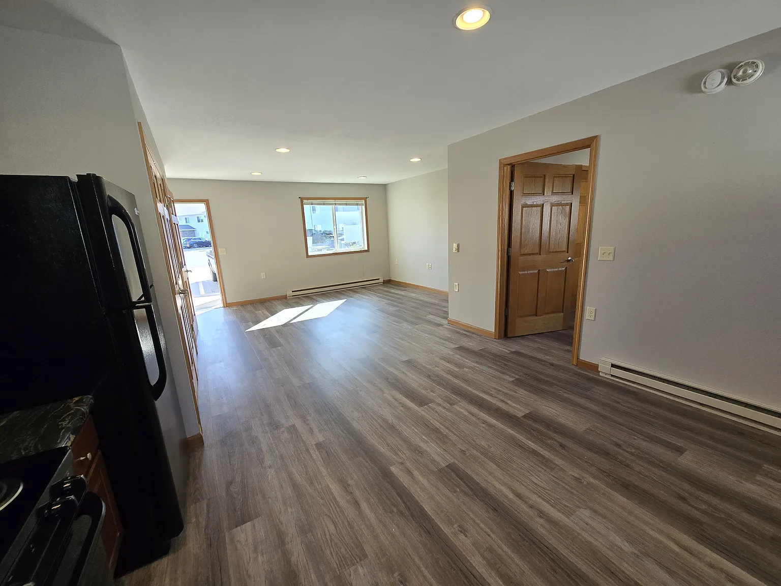1 bed, 1000 sqft, $1,100 — Photo 3