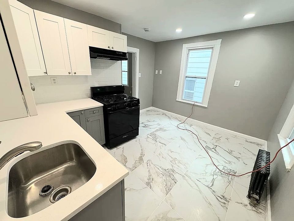 2nd image of 719 S 15th St Floor 2
