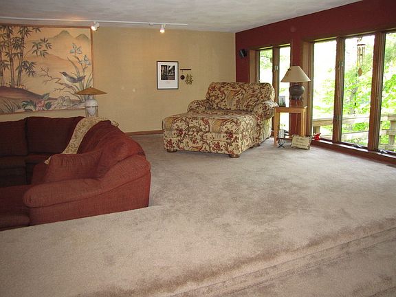 Upper area above pit